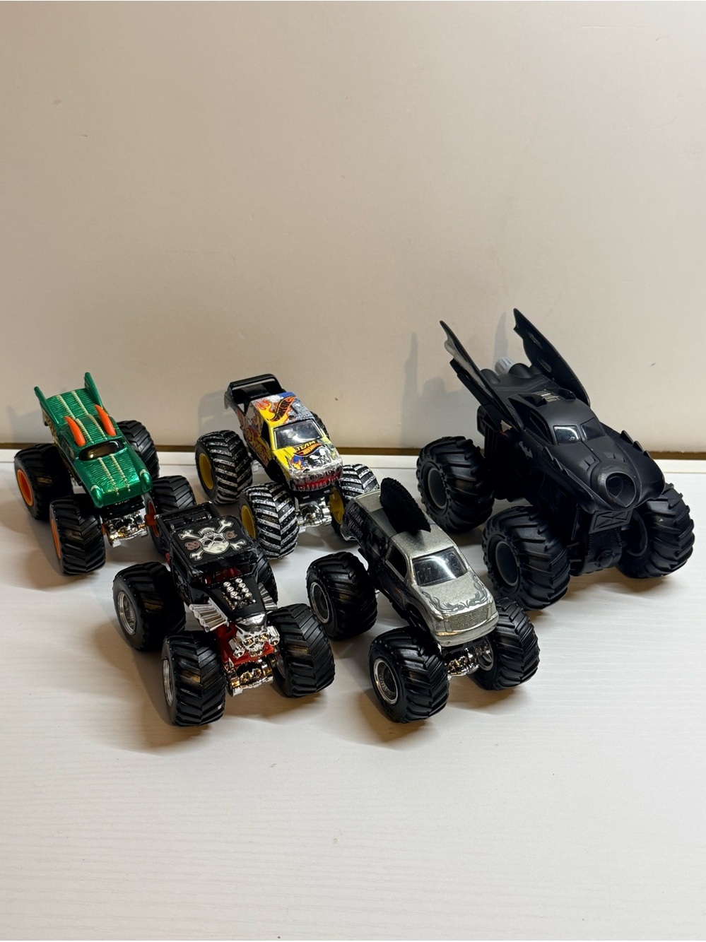 Lot of 5 Hot Wheels Monster Jam Trucks Batman Boneshaker Mohawk Dragon